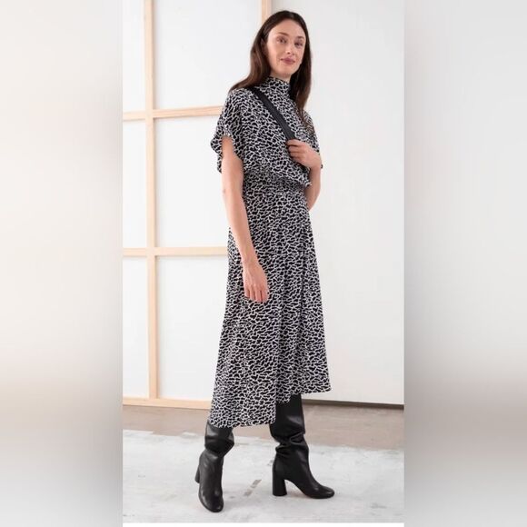 & Other Stories Black White Abstract Print Midi Dress Size 8 Flutter Sleeves - Picture 1 of 12